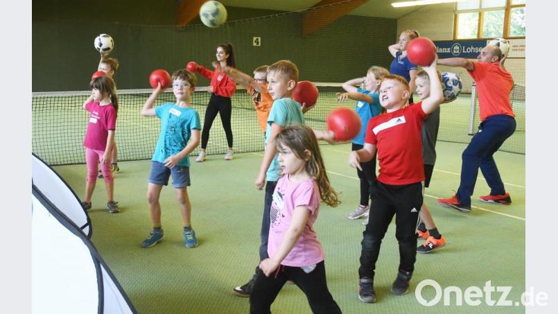 Insgesamt 33 Kinder nehmen an der &quot;Ball Academy&quot; teil, nur 5 davon kommen im Rahmen des Ferienprogramms. Bild: Gabi Schönberger
