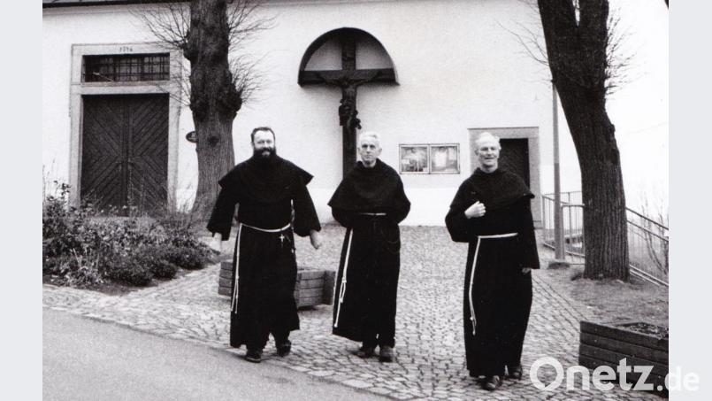 Sie waren vor 20 Jahren die letzten deutschen Franziskaner-Minoriten in St. Felix: (von links) Pater Bernhard, Bruder Alois und Guardian Pater Stephan. Archivbild: fef