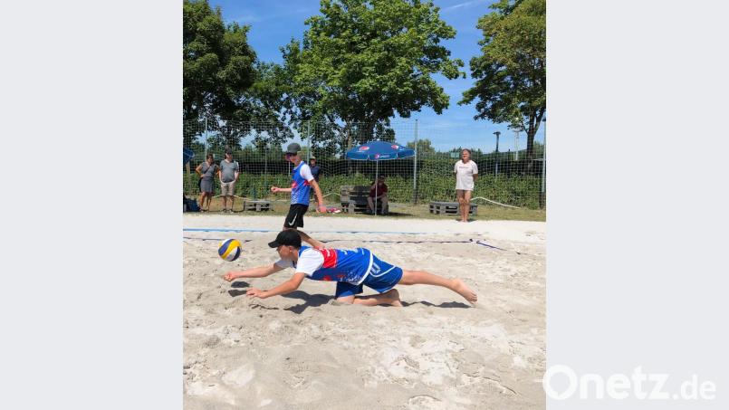 Die U13-Oberpfalzmeister Sebastian Helm (vorne) und Laurenz Mecke vom VC Amberg. Bild: gsp