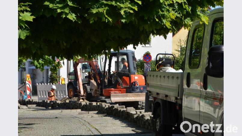 Die Grundschule sowie die Pfalzgraf-Friedrich-Mittelschule bekommen derzeit einen Glasfaseranschluss, deshalb wird in diesen Bereichen viel gegraben. Bild: dob