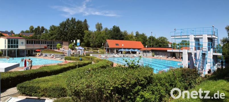 Die Besucher im Freibad Erbendorf sind überschaubar, wie am Donnerstagnachmittag. Bild: njn
