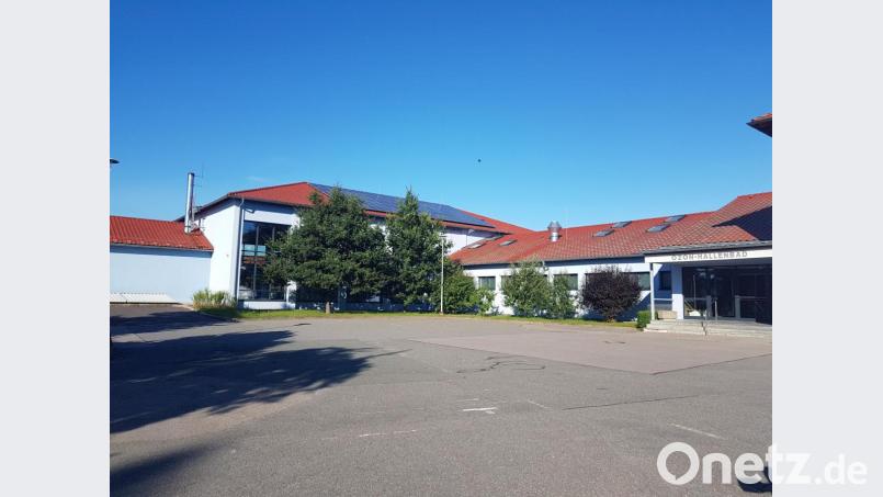 Das Ozonhallenbad am Schulgelände öffnet am Dienstag endlich wieder seine Pforten. Bild: gi