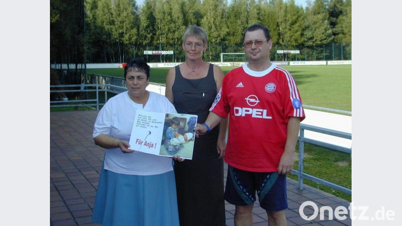 Hilfe für Anja und viel weitere soziale Zwecke wurden Unterstützt. Gründungsvorstand überreichte die Spende Charly Schmidt (rechts) mit Frau Mandy Castillo (links). Bild: adj