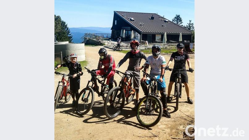Die Jugend des RV Eintracht Elbart ist begeistert von den Strecken im Bikepark am Geißkopf. Bild: exb