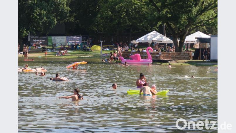 Im Schätzlerbad sind heuer deutlich weniger Badegäste als in normalen Jahren. Bild: Kunz