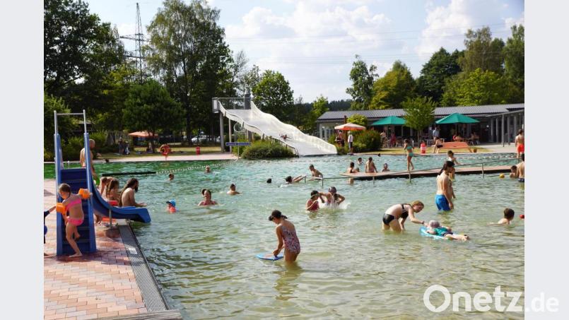 Viel zu beobachten hat die Wasseraufsicht, damit die Maximalzahl der Badegäste in den Becken nicht überschritten wird. Hier der Nichtschwimmerbereich Bild: bkr