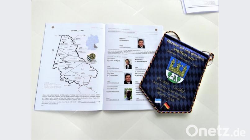 Zu Göhls öffentlichen Auftritten als Distrikt Governor Bayern Ost gehört ein eigener Wimpel und der Governor Sticker. Bild: ubb