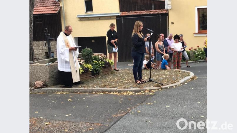 Der Gottesdienst auf dem Kirchplatz Stein wurde von der KLB Beidl/Stein gestaltet. Bild: Nadine Scheck/exb