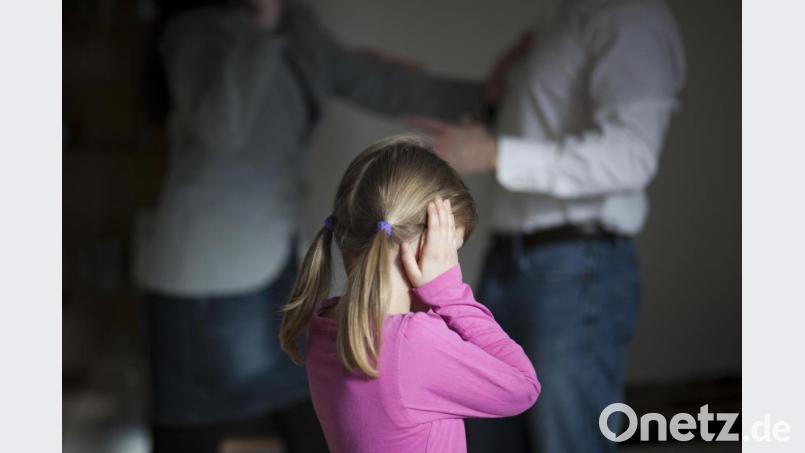 Die Spannungen in Familien haben seit Ausbruch der Corona-Pandemie laut einer Studie deutlich zugenommen Bild: Silvia Marks/dpa