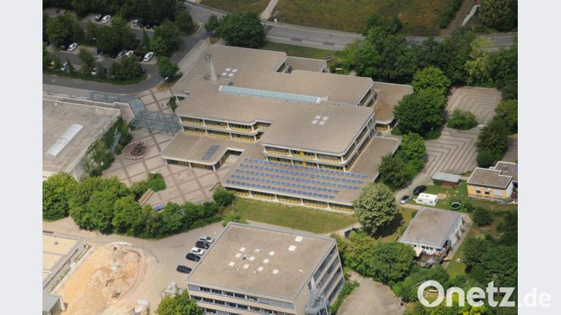 Bestimmt um die 30 Millionen Euro wird die Generalsanierung der Krötensee-Mittelschule kosten: Die SPD steht genauso wie die CSU voll hinter dem Konzept. Bild: ge