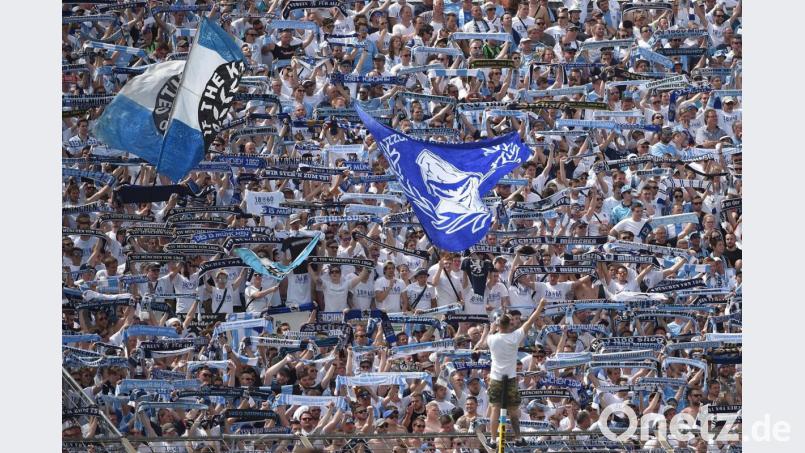 Bis Fankurven wieder gefüllt sind, dürfte es noch eine ganze Weile dauern. Markus Söder ist skeptisch, was die Rückkehr von Fans in die Stadien anbetrifft. Bild: Angelika Warmuth/dpa