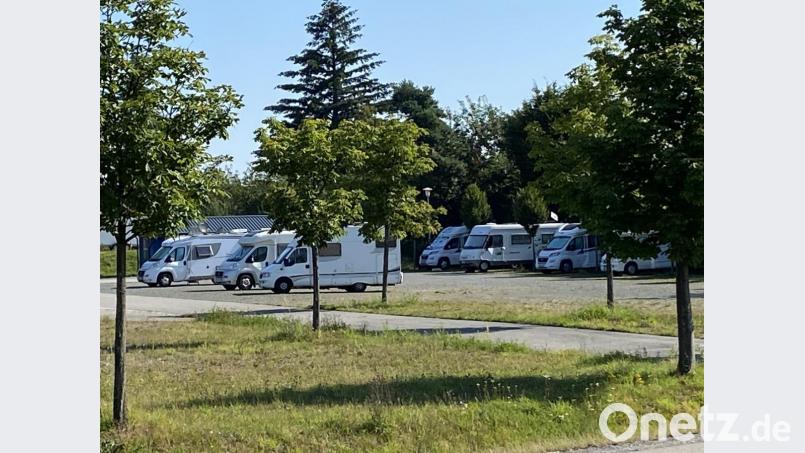 Der Platz hinter dem Festplatz in Vohenstrauß wird von Caravanfreunden gerne angenommen. Ein Camper reiht sich an den anderen. Bild: dob