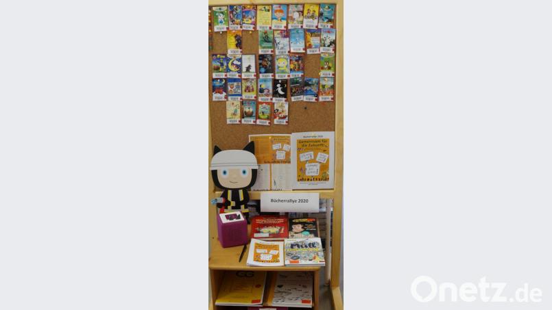 Tonies und Bücherrallye empfangen die Kids am Stand gleich beim Eingang der Bücherei. Bild: weu