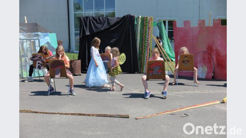 Viel Spaß hatten die Kinder bei der Aufführung des Mini-Musicals „Der verzauberte Wald“. Bild: jzk