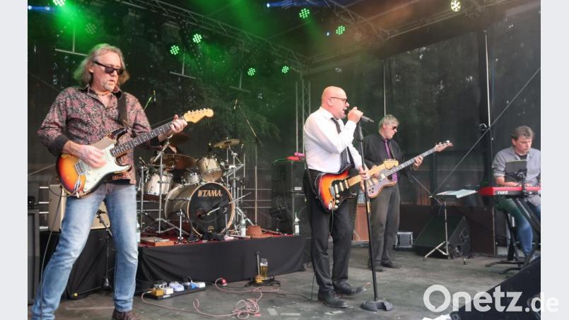 All Blues: Die Formation &quot;Blue Haze&quot; spielt auf der &quot;Eventwiesn&quot; im Schätzlerbad. Bild: Kunz