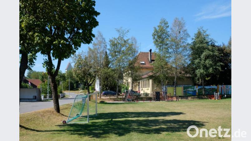 &quot;Unser Dorf soll schöner werden&quot;, heißt es nun auch in Sassenreuth. Die Marktgemeinde Kirchenthumbach und die Teilnehmergemeinschaft, vertreten durch das Amt für Ländliche Entwicklung, investieren fast eine halbe Million Euro in die Verbesserung der Lebensqualität in der Ortschaft. Bild: do