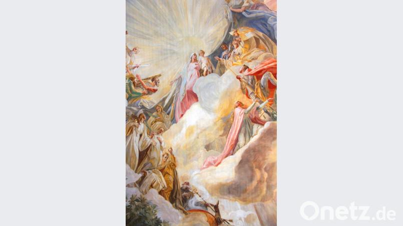Ausschnitt aus dem Deckenfresko der Pfarrkirche Mariä-Himmelfahrt mit Maria und dem Jesuskind. Bild: njn