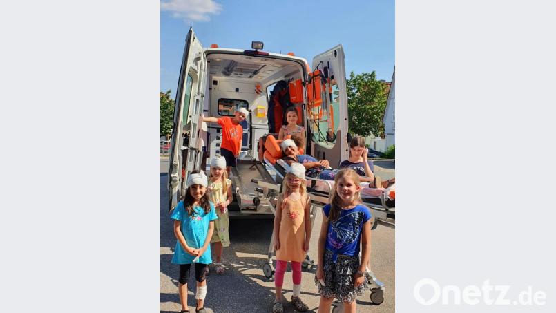 Spaß hatten die Kinder vor allem im Rettungswagen. Bild: njn