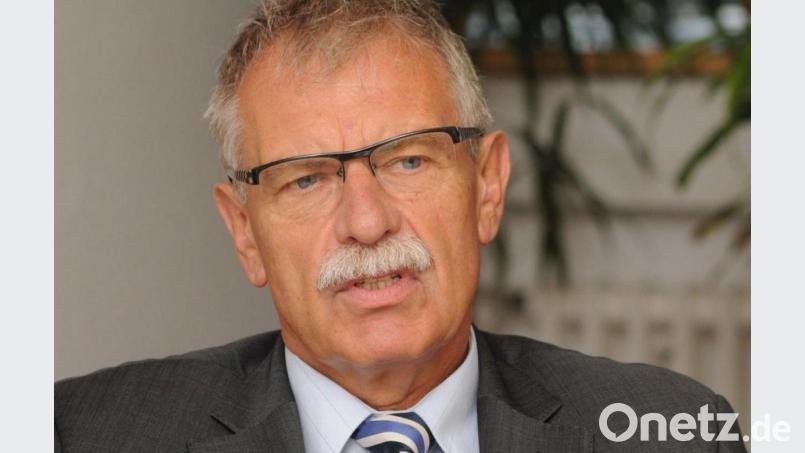 "Wir lassen das Sterben zu, wenn der Patient das wünscht." Dr. Manfred Hausel bleibt auch im Ruhestand an ethischen Fragen des Medizinerdaseins interessiert. Archivbild: Stephan Huber