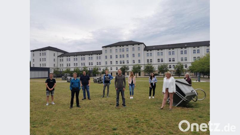 Joschi Hofmann, Jan Mišák, Stefan Ries, Daniel Schultes, Martin Glogger, Jasmin Bösl, Bettina Beutner, OTH-Präsidentin Andrea Klug und Sophie Spies (von links) bei der ersten konstituierenden Sitzung des neugewählten Studentischen Konvents der OTH Amberg-Weiden. Bild: Oppitz/OTH Amberg-Weiden/exb