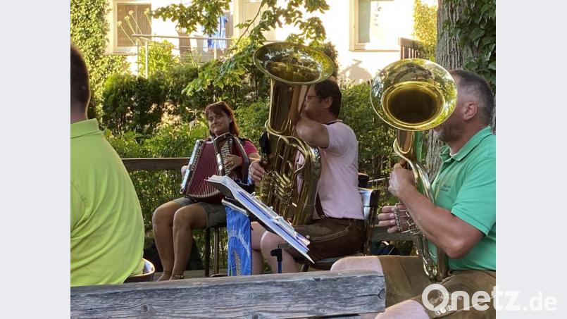 Drei Monate konnten die Birgländer Musikanten nicht mehr zusammenspielen. Bei ihren öffentlichen Proben ist das nun wieder möglich – auch Ansatz und eigene Kondition profitieren davon. Bild: Birgländer Musikanten/exb