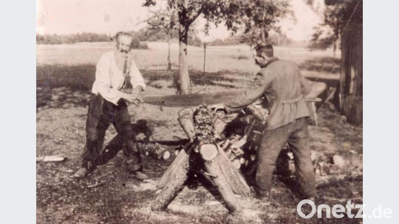 In Giggelsberg hauste vor über 100 Jahren ein Außenseiter mit langem Bart, der deshalb auch „Board“ (Bart) genannt wurde (links). Da er aus dem Pamer-Hof in Umelsdorf stammte, wurde er „Pamer Board“ genannt. „Owa der Board Hortl hatte einen noch viel längeren Bart und hot nu vü va&#039;hauta asg&#039;schaut!“, wurde erzählt. Archivbild: Karl Zollbrecht, Wolfersdorf/Repro: Josef Schmaußer