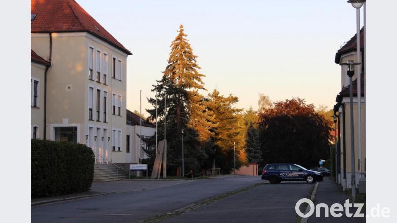 Der Bereich vor dem ehemaligen Krankenhaus soll neu gestaltet werden, schlägt der Planer vor. Bild: pko