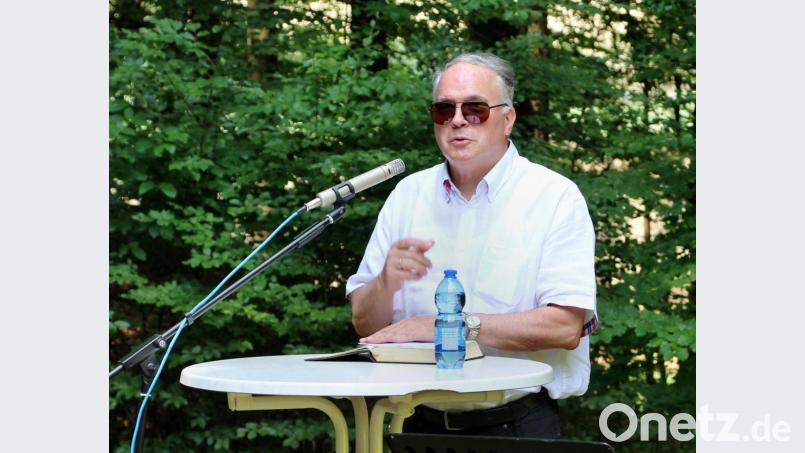 Dekan Erwin Lechner aus Münchberg, Vorsitzender des Landeskirchlichen Gemeinschaftsverbandes in Bayern, referierte über das Thema „Hoffnung (er)leben – Hoffnung geben“. Bild: ds