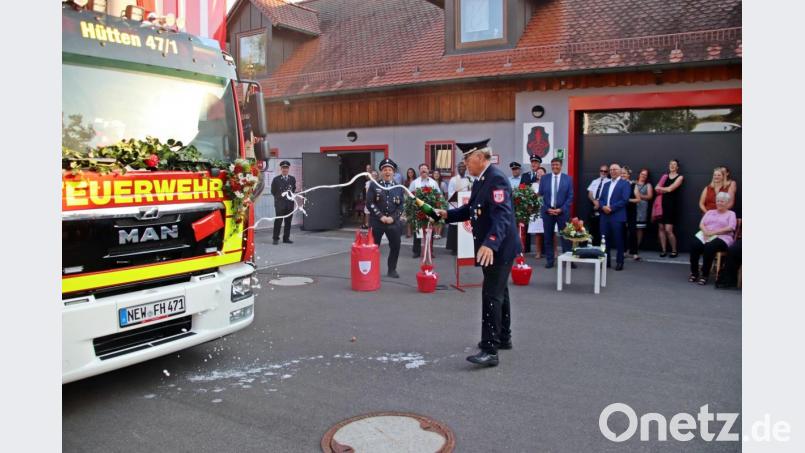 Altbürgermeister Helmuth Wächter bei der Fahrzeugtaufe. Bild: jma