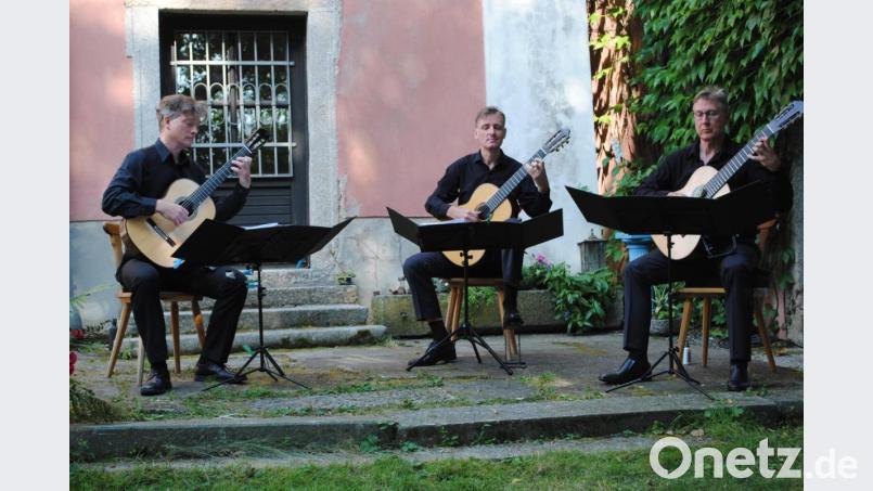 Feinfühlig und perfekt aufeinander abgestimmt spielte das Münchner Gitarrentrio. Bild: gge