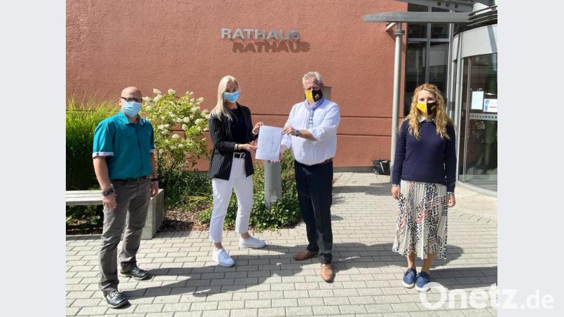 Die Mitarbeiter der Firma Wolf fordern eine alternative Lösung zum Verbot der Arbeitnehmerüberlassungen für die Lebensmittelproduktion. Bild: Firma Wolf/exb