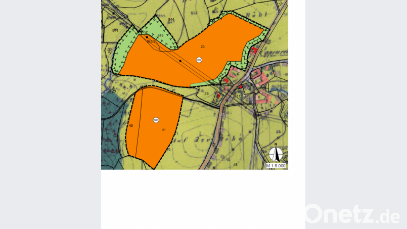 Die orange dargestellten Flächen zeigen die Größe der Photovoltaik-Anlage bei Eppenreuth. Bild: exb