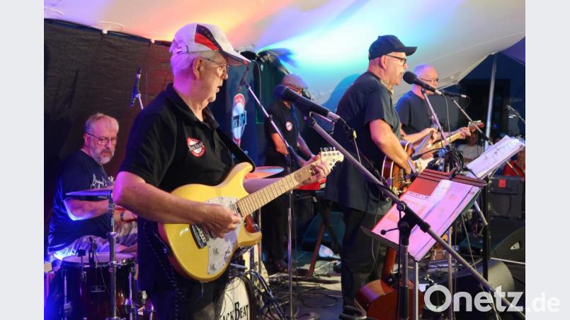 &quot;Back Beat&quot; rockten den Innenhof der Regionalbibliothek mit Herz und Seele. Bild: Kunz