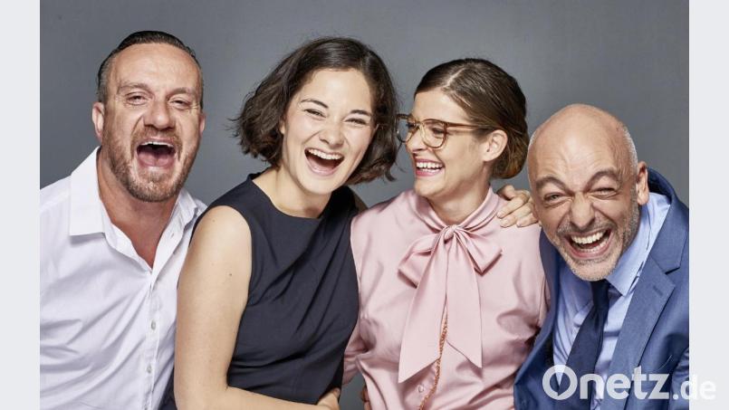 Sorgen für beste Stimmung: die Darsteller der Musicalrevue „Glücklich in 90 Minuten“ Bild: Hamburger Kammerspiele/exb