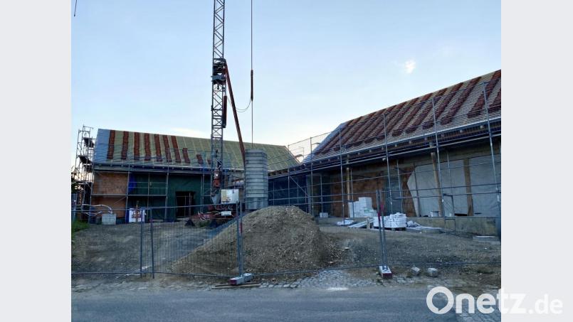 Es wird gebaut an der Kulturscheune, die Gemeinderäte vermissen aber Muster für die anstehenden Detailentscheidungen. Bild: Eichl
