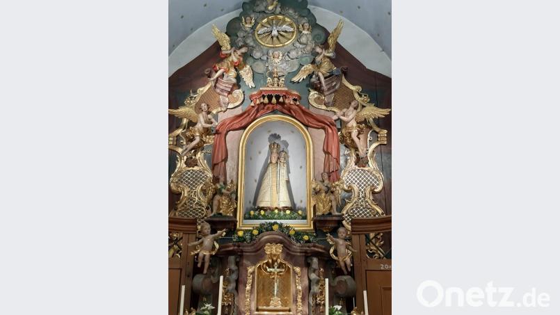 Hammricher Frauentag: Die Muttergottes mit Rosen geschmückt. Bild: gis