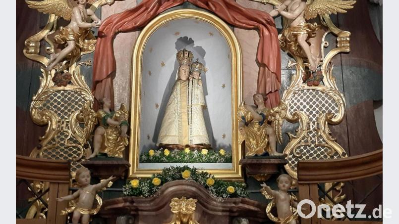 Hammricher Frauentag: Die Muttergottes mit Rosen geschmückt. Bild: gis