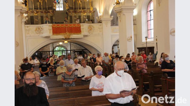 Gut besucht war die 400. Monatswallfahrt in Tirschenreuth. Die Besucher des Gottesdienstes beachteten natürlich auch die Hygiene- und Abstandsregeln. Bild: kro