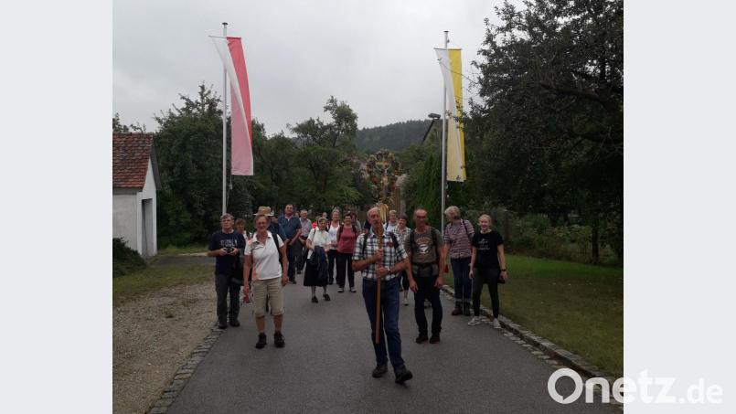 Einige Pilger hielten trotz der Corona-Pandemie die mehr als 300-jährige Tradition der Fußwallfahrt hoch. Bild: exb