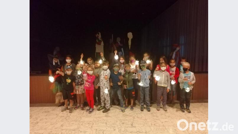 Etsdorfer Kinder erleben beim Ferienprogramm des SV eine Geisterstunde. Bild: Sandra Preitschaft/exb