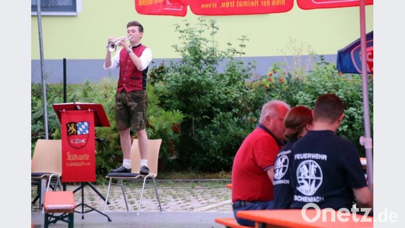 Die Stadtkapelle versuchte, die regnerische Stimmung etwas aufzuheitern Bild: jma
