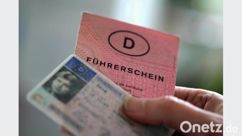 Eine 41-Jährige hat in einer Weidener Konditorei einen Führerschein als Pfand hinterlegt, anstatt zu bezahlen. Allerdings war das Dokument gestohlen. Symbolbild: Oliver Berg / dpa