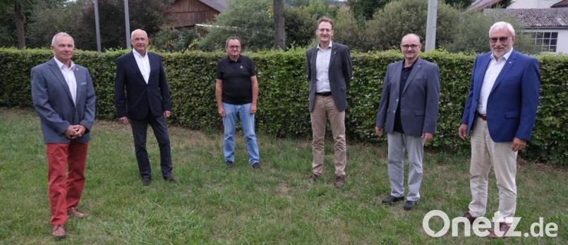 Sie leiten für ein Jahr die Geschicke des Lions-Clubs Amberg-Sulzbach (von links): Präsident Fritz Kammerer, 1. Vizepräsident Gustl Walleter, Mitgliedschaftsbeauftragter Johann Frank, Clubsekretär Stefan Huber, Schatzmeister Hans Fürnkäs und Past-Präsident Peter Rückerl. Bild: usc