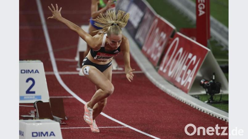 Corinna Schwab aus Hiltersdorf (Kreis Amberg-Sulzbach) beim Start des 400-Meter-Rennens beim Diamond-League-Meeting in Monaco. Bild: Daniel Cole/dpa