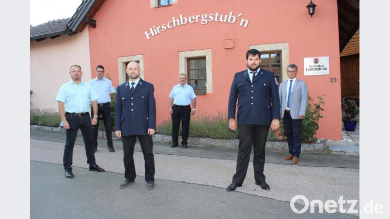Mit Emanuel Messer hat die Feuerwehr Fuhrn wieder einen neuen Kommandanten. Unser Bild zeigt von links Harald Klatzka, den Ansprechpartner für Feuerwehrbelange im Stadtratsgremium, Stadtrat Michael Bindl, den neuen Kommandanten Emanuel Messer, Kreisbrandmeister Ferdinand Duscher, zweiten Kommandanten Georg Meier jun. und Bürgermeister Martin Birner. Bild: pko