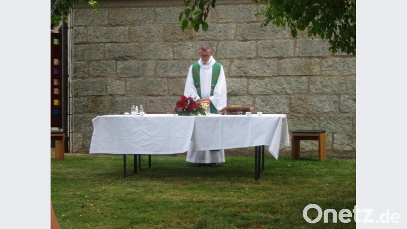 Pfarrer Thomas Vogl zelebrierte den Gottesdienst. Bild: Andreas Hopf/exb