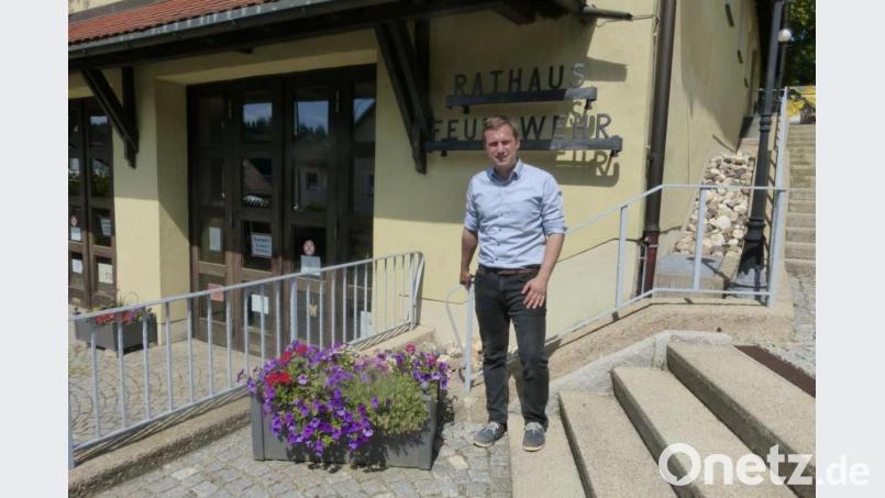 Nicht nur die Blumenkästen sollen in Ebnath blühen. Bürgermeister Wolfgang Söllner und seine Mitstreiter im Gemeinderat wollen den 1300-Einwohner-Ort noch lebens- und liebenswerter machen. Der 36-Jährige will nicht alles auf einmal zerreißen, sondern Schritt für Schritt in die Zukunft gehen. Bild: man