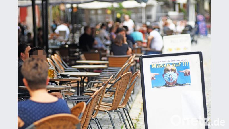 Erlässt die Stadt den Wirten die Gebühren für Außenbestuhlung? Das kann sie offenbar nicht alleine entscheiden. Bild: Gabi Schönberger