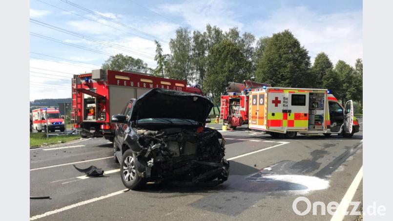 An dem Unfall in Windischeschenbach waren drei Fahrzeuge beteiligt. Bild: Gabi Schönberger