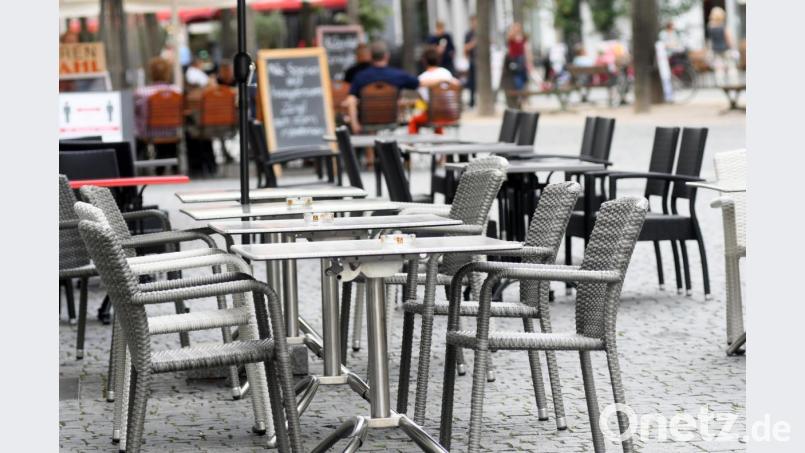 Bei der Außenbestuhlung in Weiden geht es um nicht unerhebliche Beträge. Bild: Gabi Schönberger
